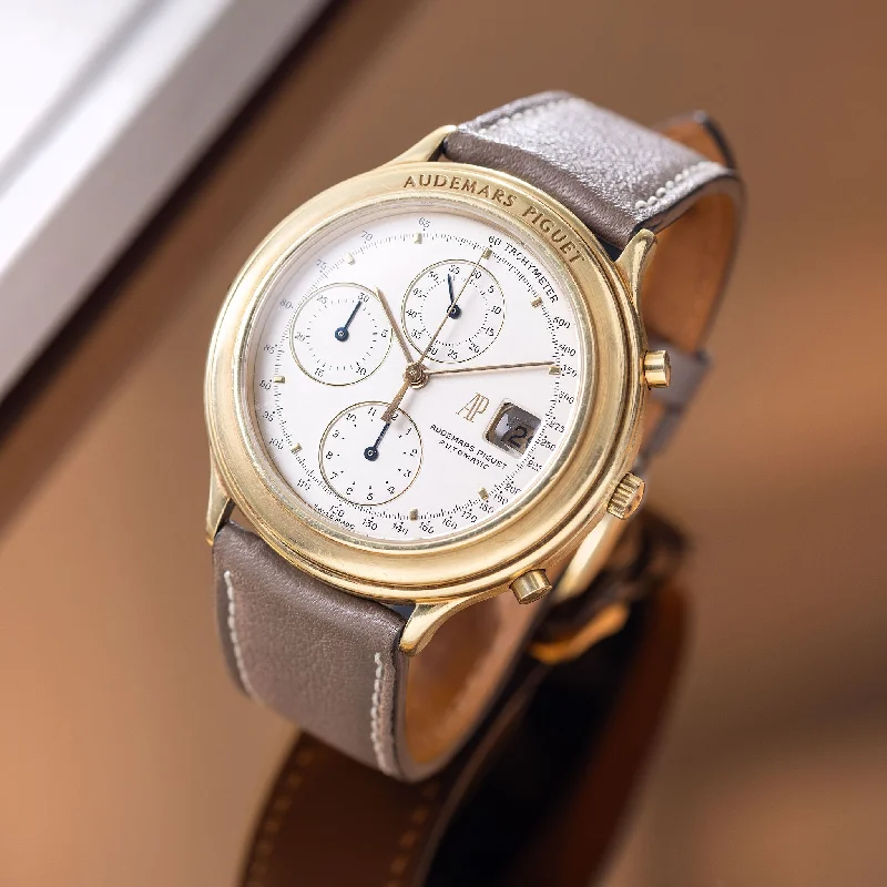 Men's Audemars Piguet Gift Design Watches-Audemars Piguet Huitième Chronograph Silver Dial in 18k Yellow Gold Ref. 25644