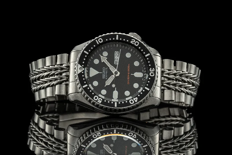 Men's Seiko Autumn Design Watches-Razor-Wire 2.0 Bracelet (Seiko SKX007)