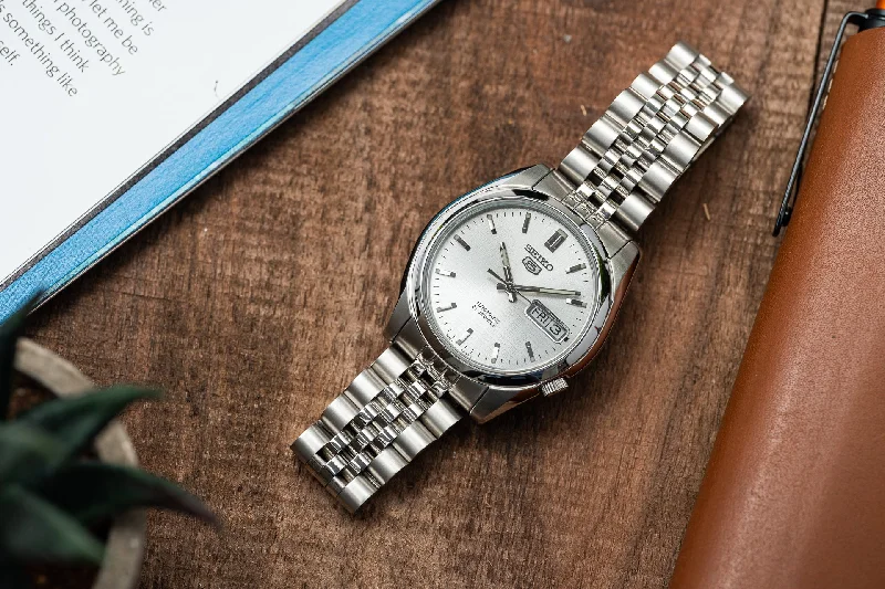 Men's Seiko Handmade Style Watches-Executive Bracelet (Seiko 5 SNKL)