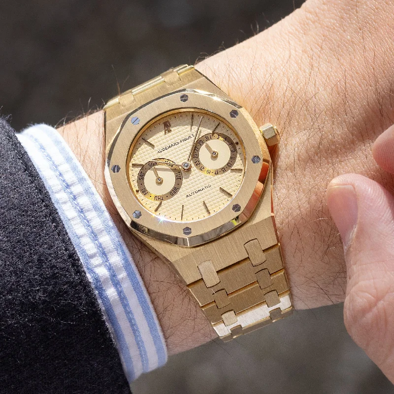 Men's Audemars Piguet Italian Made Style Watches-Audemars Piquet Royal Oak Day date "Owl " in 18 k yellow gold ref 5572BA Cream dial