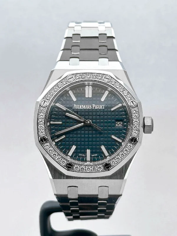 Men's Audemars Piguet Medium Size Style Watches-ROYAL OAK 37MM 15551 BLUE DIAL DIAMOND BEZEL (2025)