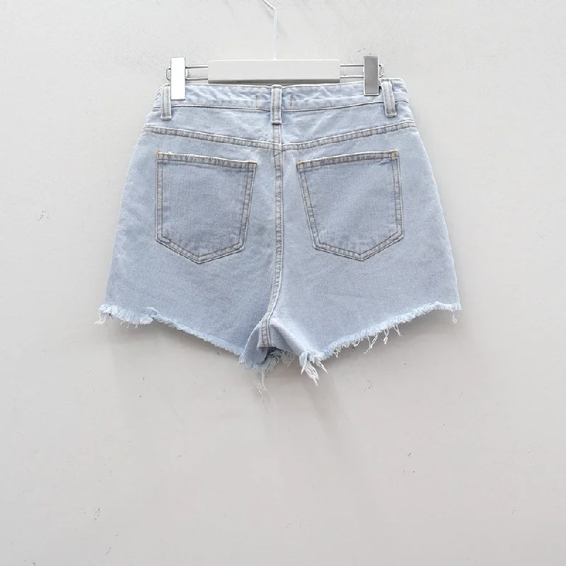 distressed-raw-hem-denim-shorts-ca27