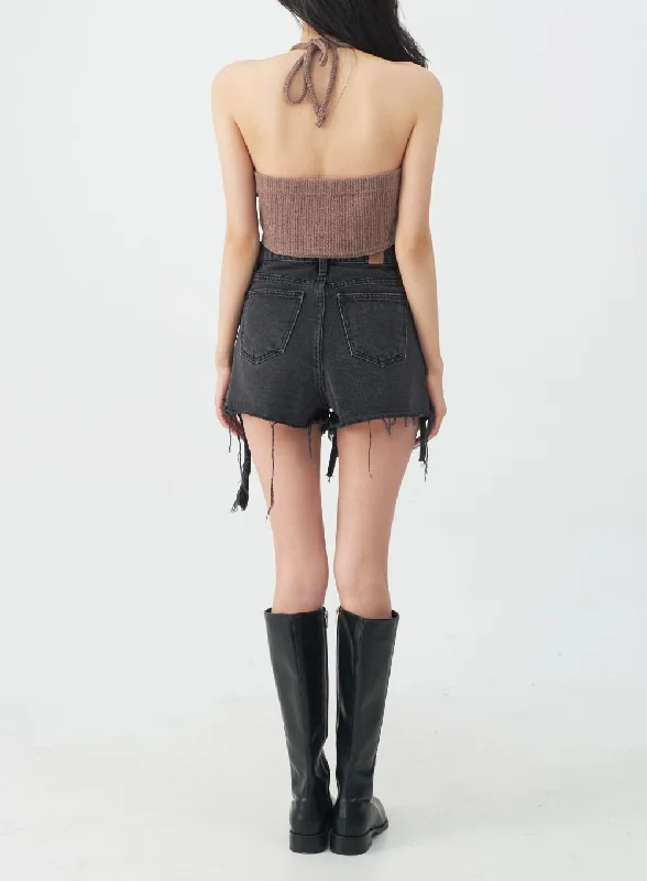 double-buttoned-distressed-black-shorts-ij23