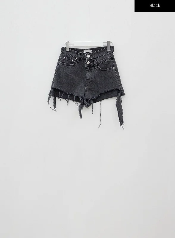 double-buttoned-distressed-black-shorts-ij23