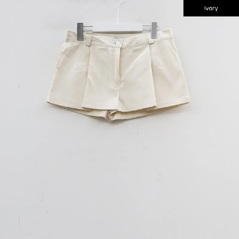 low-rise-pintuck-shorts-cy25