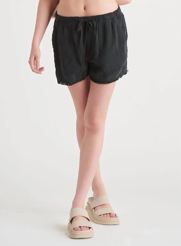 Sp22 Tencel Frayed Hem Short In Black