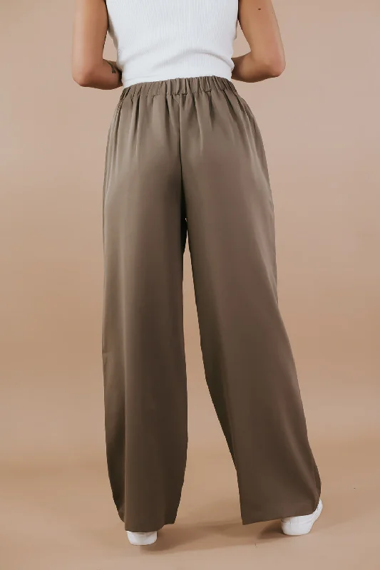 Pretty in Pleats Wide Leg Pants, Mocha