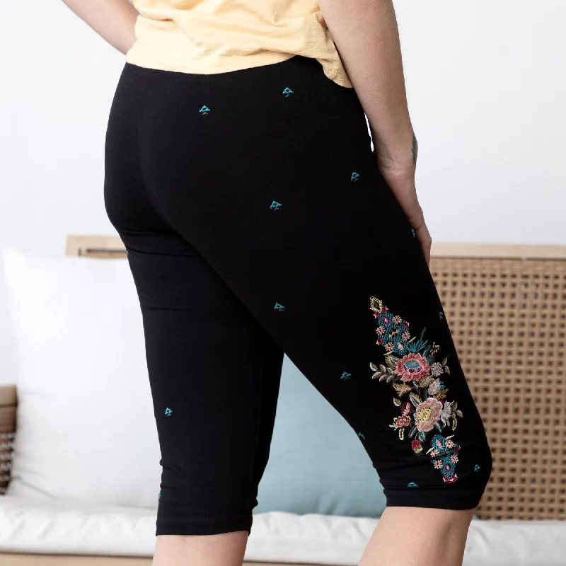 95446-embroidered-stretch-capris