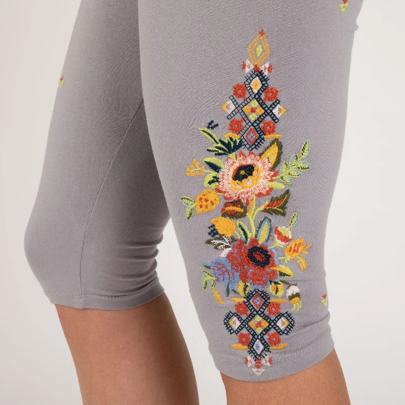 95446-embroidered-stretch-capris