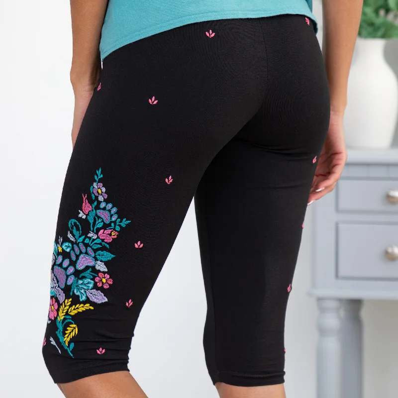 95446-embroidered-stretch-capris