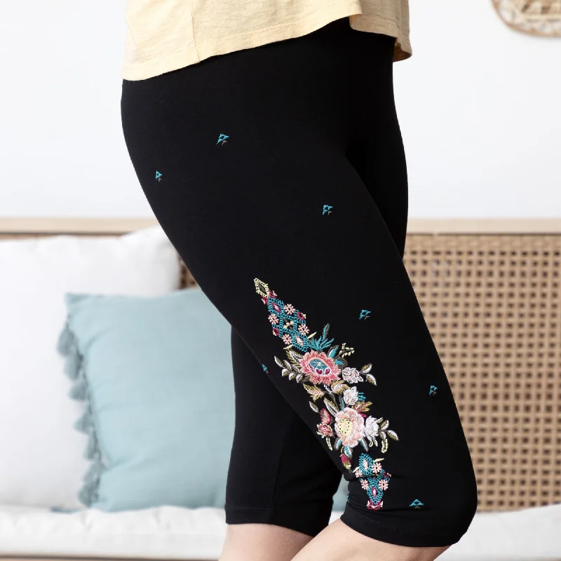 95446-embroidered-stretch-capris