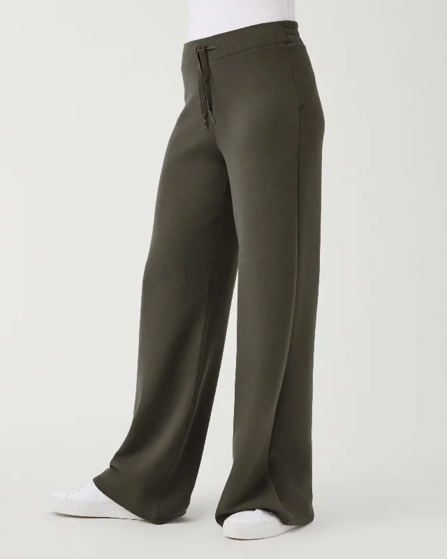 airessentials-wide-leg-pant