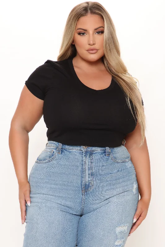 carly-v-neck-crop-tee-black