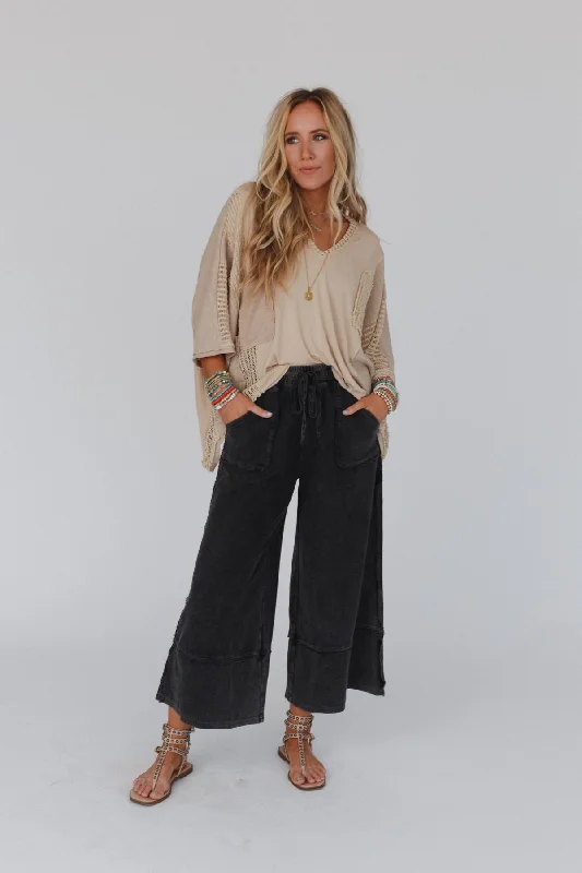 city-drifter-oversized-contrast-top-taupe