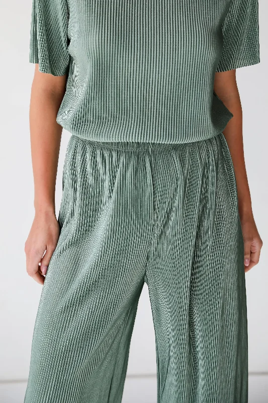 lovely-perspective-sage-plisse-pants